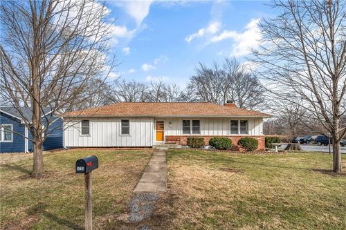 5725 Hunter St, Raytown, MO, 64133-3251 | Card Image