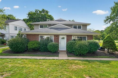 3826 Twin Pines Dr, Green, OH, 44685-8893 | Card Image