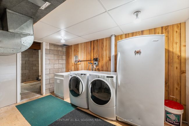 37 Mayhew Rd, House other with 3 bedrooms, 1 bathrooms and 6 parking in Carl ON | Image 4