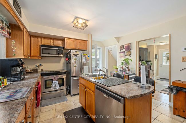 150 Culver Cres, House attached with 3 bedrooms, 1 bathrooms and 3 parking in London ON | Image 10