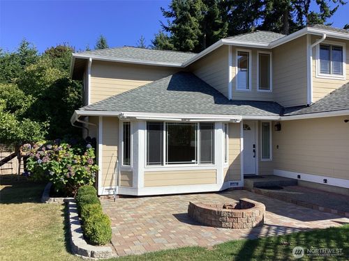 17217 Larch Way, Lynnwood, WA, 98037-8201 | Card Image
