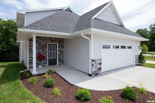 7 Welcome Center Ct, Le Claire, IA, 52753-8010 | Card Image