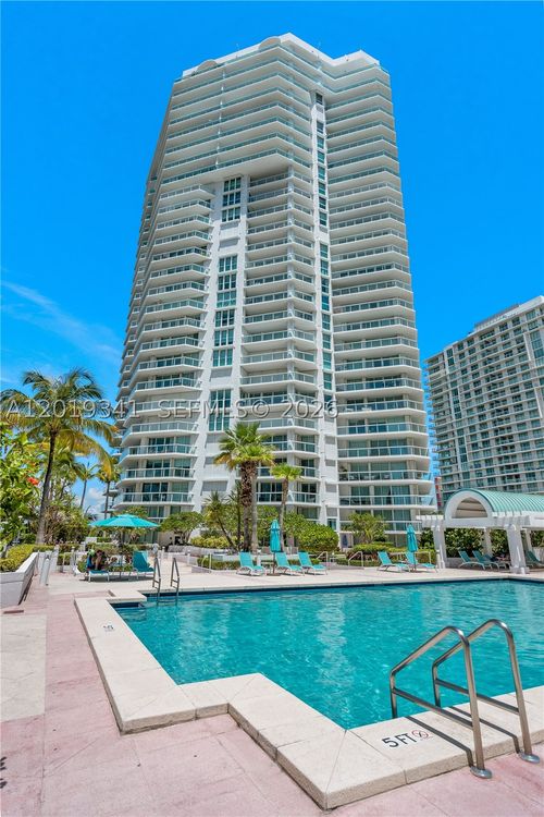 652-16500 Collins Ave, Sunny Isles Beach, FL, 33160-4588 | Card Image