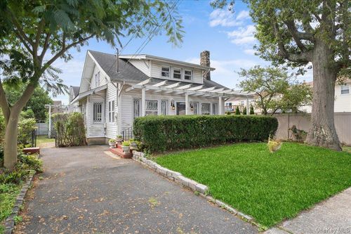 1028 Van Buren St, Baldwin, NY, 11510-4917 | Card Image