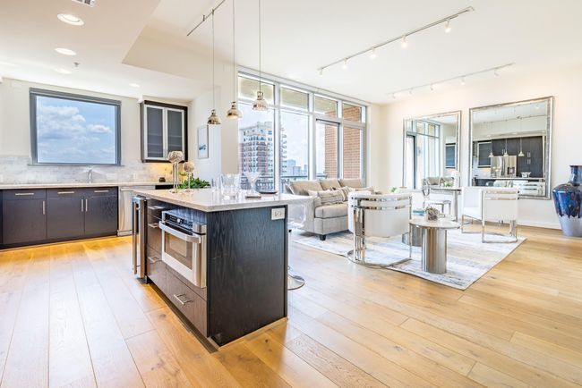 Breathtaking skyline views from this elegant open-concept living space. | Image 21