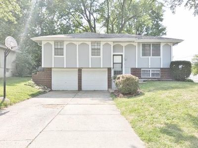 Bi-level home with garage and front lawn | Image 1