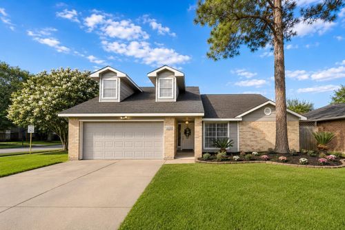 16826 Cobble Ridge Dr, Sugar Land, TX, 77498-1915 | Card Image