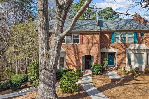 6405 Windsor Trace Dr, Peachtree Corners, GA, 30092-2375 | Card Image