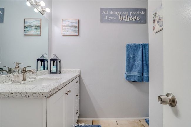 Upstairs Bathroom | Image 15