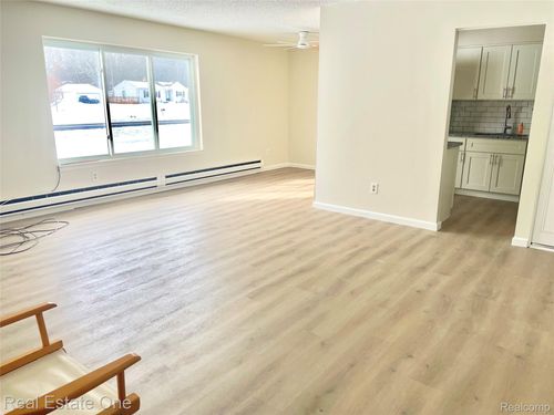 apt-2-1804 Colonial Village Way, Waterford, MI, 48328-1924 | Card Image