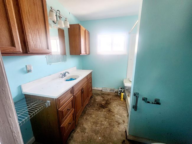 25 W South St, House other with 3 bedrooms, 2 bathrooms and null parking in Hartford MI | Image 9