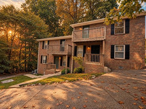 470 Martha Ln, Clarksville, TN, 37043-2929 | Card Image