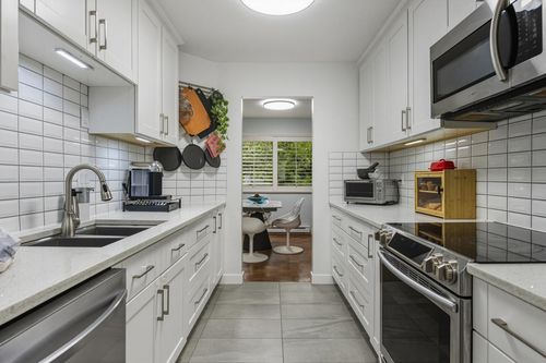 2-828 W 16th St, North Vancouver, BC, V7P1R3 | Card Image