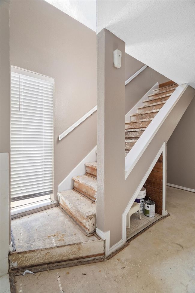Stairway with baseboards | Image 10
