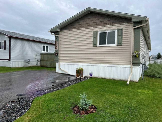 8853 89 Avenue, House detached with 3 bedrooms, 2 bathrooms and 2 parking in Grande Prairie AB | Image 2