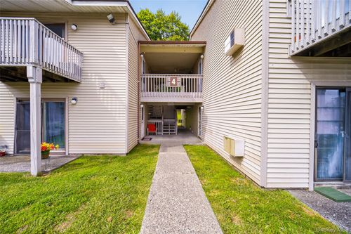 238 Concord Ln, Middletown, NY, 10940-6655 | Card Image