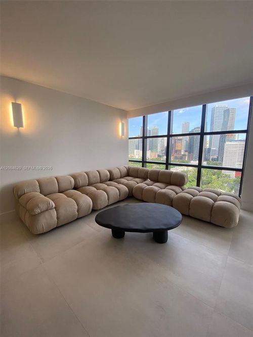 b2411-1901 Brickell Ave, Miami, FL, 33129-1724 | Card Image