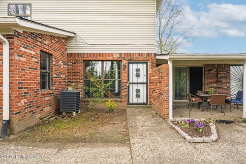 2905 Fordhaven Rd, Louisville, KY, 40214-3978 | Card Image