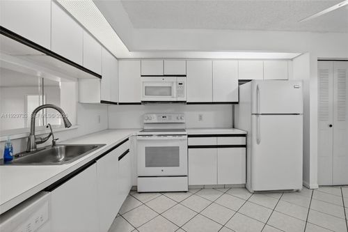 apt-306d-900 Sw 128th Ave, Pembroke Pines, FL, 33027-1925 | Card Image