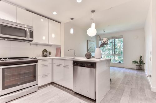 527-723 W 3rd St, North Vancouver, BC, V7M0E4 | Card Image