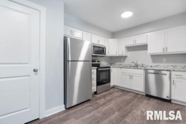 APT-5 - 1650 W 42 Nd St, Condo with 2 bedrooms, 1 bathrooms and 1 parking in Davenport IA | Image 5