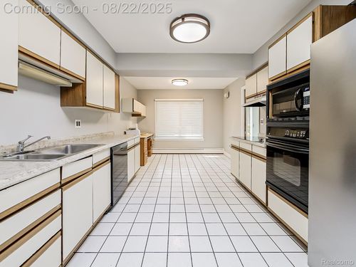 5558 Haverhill, West Bloomfield, MI, 48322-4009 | Card Image