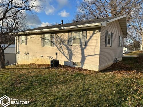 216 Woodlawn Ave, Chariton, IA, 50049-2250 | Card Image