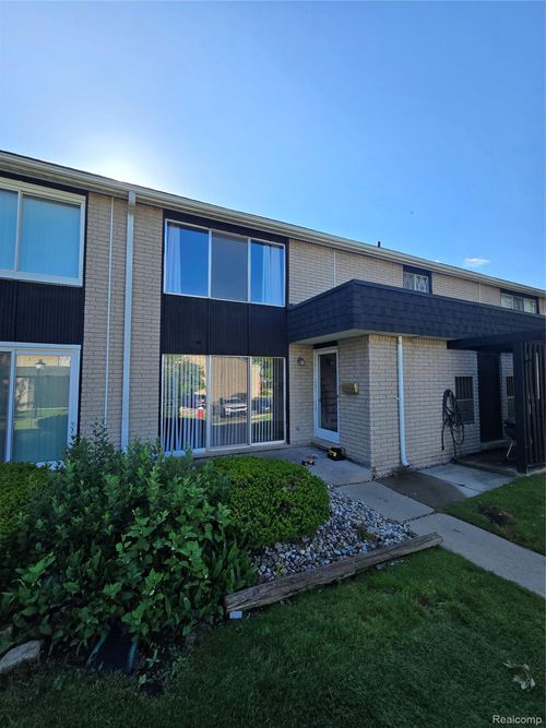 4-30107 Lorraine Ave, Warren, MI, 48093-2262 | Card Image