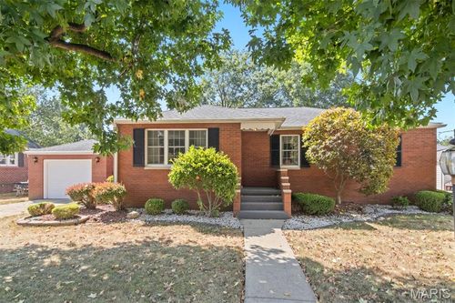 330 S 5th St, Breese, IL, 62230-2055 | Card Image