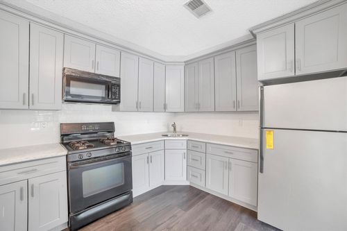 building-19-32 Huntington Cir, Peekskill, NY, 10566-2557 | Card Image
