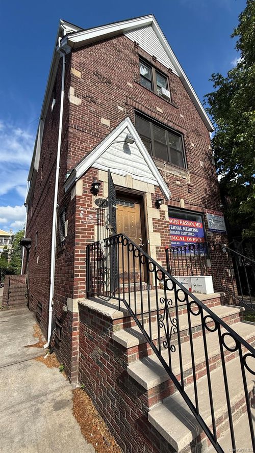 3731 76th St, Jackson Heights, NY, 11372-6555 | Card Image