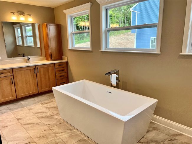 Stand alone soaking tub | Image 19