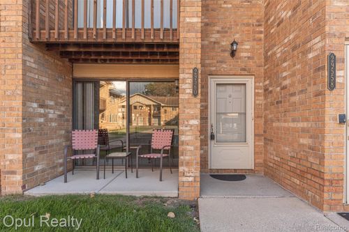 29560 Clarita St, Livonia, MI, 48152-1944 | Card Image