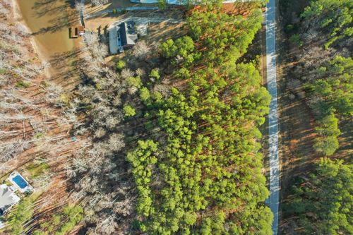 820 Eagles Harbor Dr, Hodges, SC, 29653-9093 | Card Image