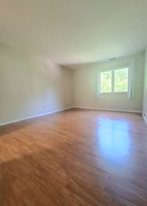 c-6-1482 Stonebridge Cir, Wheaton, IL, 60189-7166 | Card Image