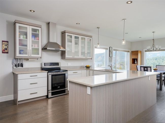 Joins the living and dining spaces | Image 8