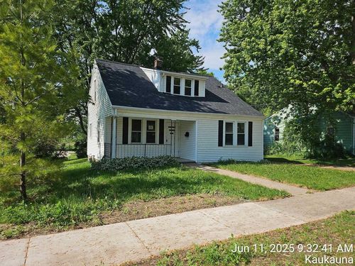 227 E 10th Street, KAUKAUNA, WI, 54130 | Card Image