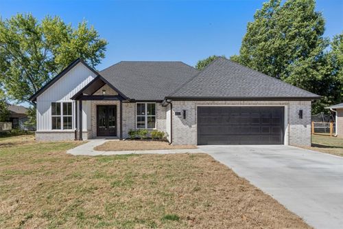 511 Westwood Ave, Prairie Grove, AR, 72753-7903 | Card Image