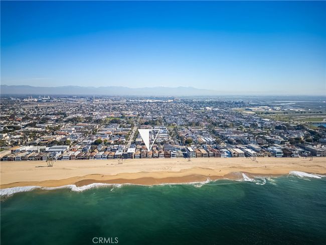 1207 Seal Way, Home with 6 bedrooms, 4 bathrooms and 2 parking in Seal Beach CA | Image 52