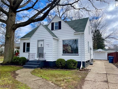 4019 W 226th St, Fairview Park, OH, 44126-1027 | Card Image