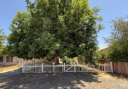 206 Pierce St, Taft, CA, 93268-2130 | Card Image