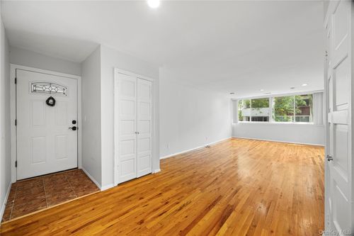 423 Colony Dr, Hartsdale, NY, 10530-1735 | Card Image