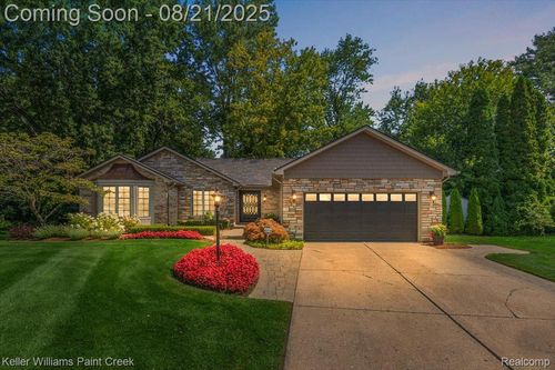 559 Buttercup Ct, Rochester Hills, MI, 48307-5208 | Card Image