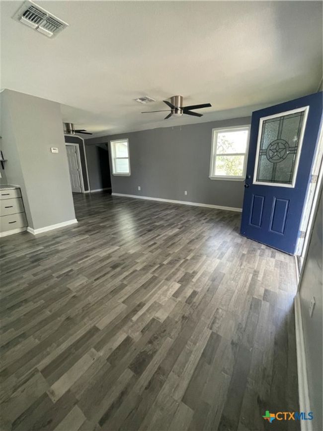 700 3rd Street, House other with 2 bedrooms, 1 bathrooms and null parking in Edna TX | Image 4