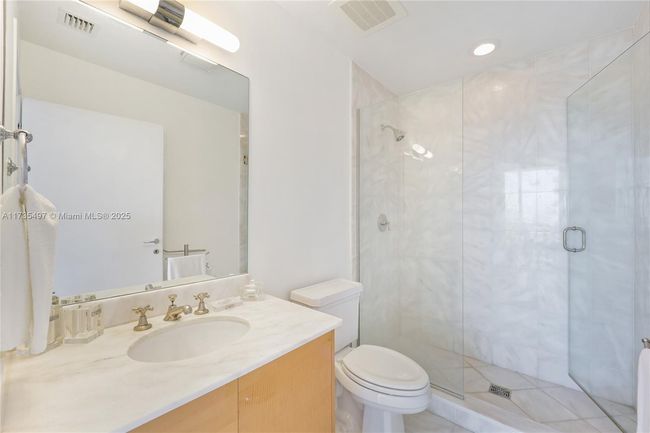 APT-1704 - 50 S Pointe Dr, Condo with 2 bedrooms, 3 bathrooms and null parking in Miami Beach FL | Image 16