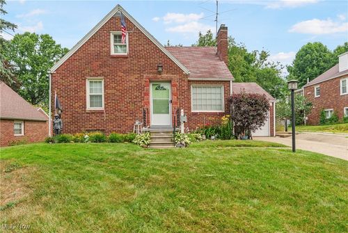 1703 Ferndale Rd Nw, Canton, OH, 44709-3233 | Card Image