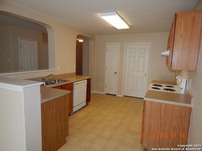 7127 Comet Mnr, House other with 3 bedrooms, 3 bathrooms and null parking in San Antonio TX | Image 4