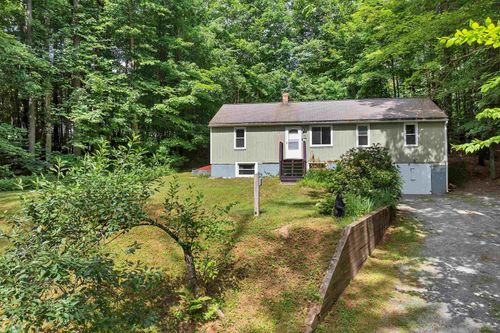 10 Sunrise Pl, Hillsborough, NH, 03244-5040 | Card Image
