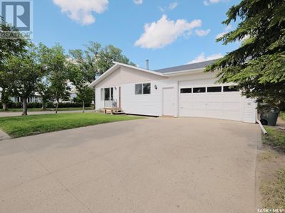 518 1st St W, House other with 5 bedrooms, 3 bathrooms and null parking in Rosetown SK | Image 2