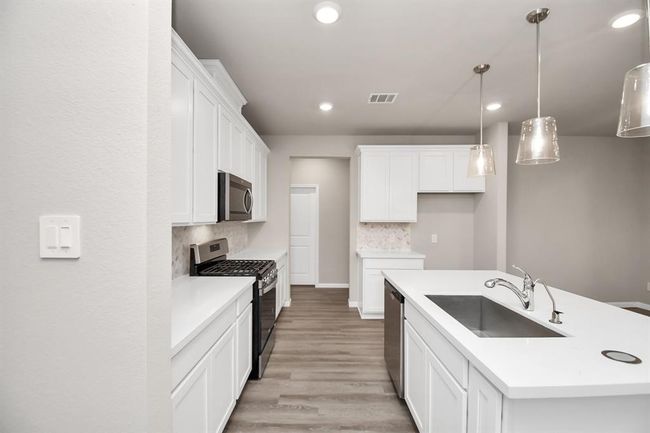 232 Orchard Laurel Dr, House other with 4 bedrooms, 3 bathrooms and 2 parking in Alvin TX | Image 4